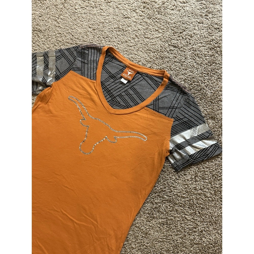 Women's NCAA Texas Longhorns Short Sleeve V Neck Shirt - Medium
